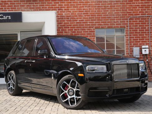 Used 2020 Rolls-Royce Cullinan Black Badge image 21