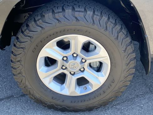 Used 2018 Toyota 4Runner SR5 Premium AWD/4WD image 10