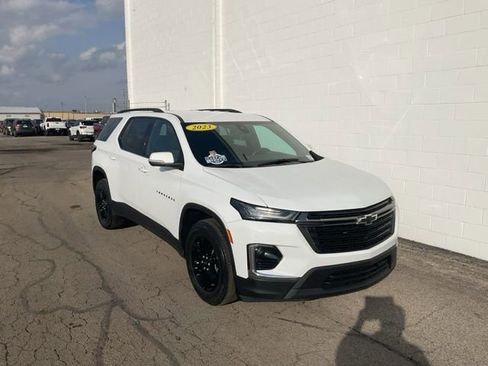 Used 2023 Chevrolet Traverse LT image 1