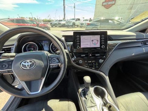 Used 2022 Toyota Camry LE FWD image 11