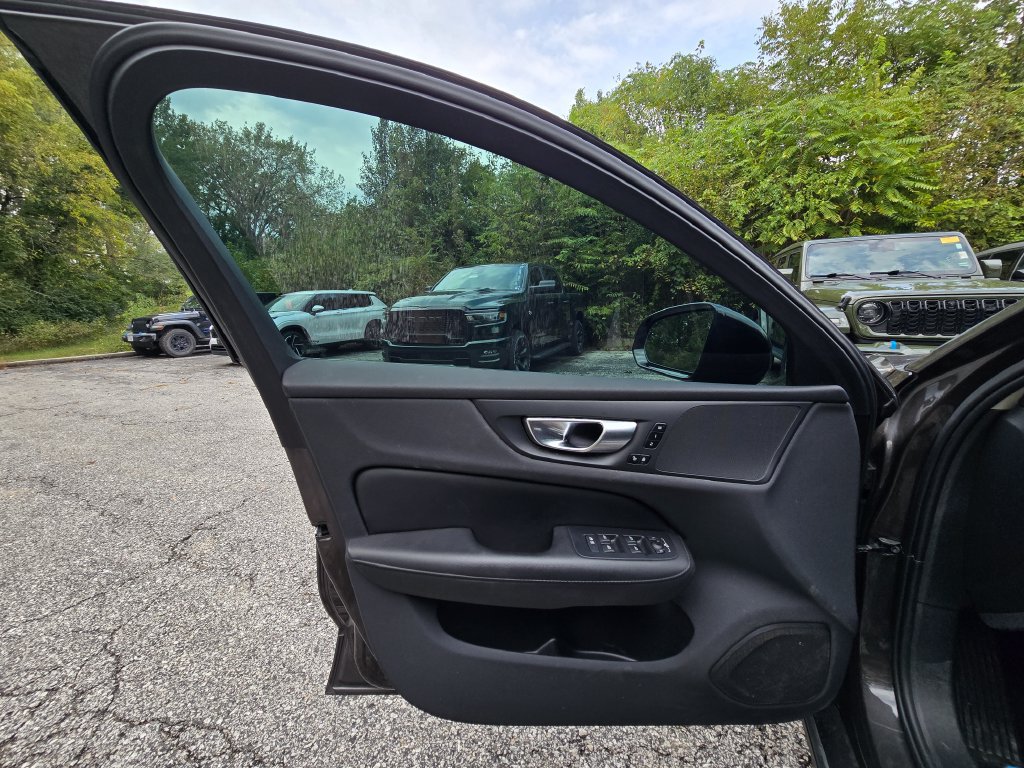 Used 2023 Volvo S60 B5 Plus FWD image 27