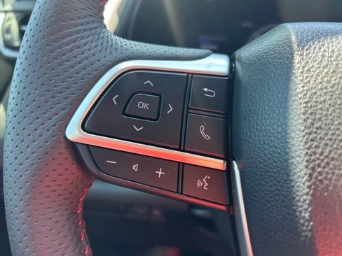 Used 2025 Toyota Sienna XSE w/ XSE Plus Package AWD/4WD image 27