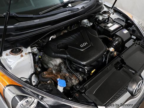 Used 2016 Hyundai Veloster FWD image 33