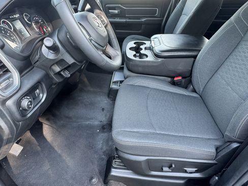 Used 2025 RAM 2500 Big Horn AWD/4WD image 9