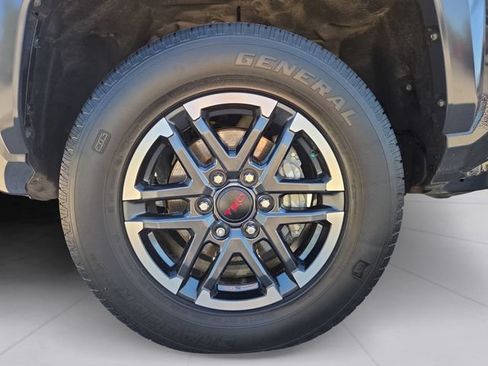 Used 2025 Toyota Tacoma TRD Sport AWD/4WD image 9