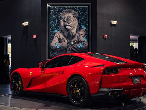 Used 2020 Ferrari 812 Superfast RWD image 7