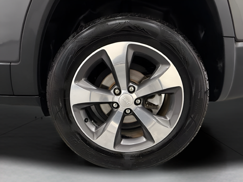 Used 2019 Jeep Cherokee Limited FWD image 27