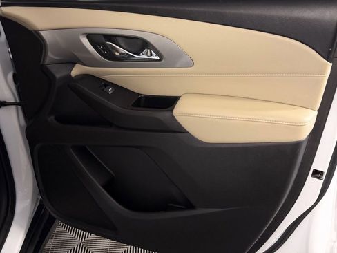 Used 2023 Chevrolet Traverse LT image 31