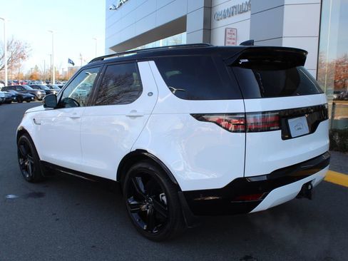 Used 2025 Land Rover Discovery Dynamic SE image 11