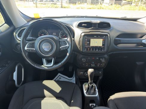 Used 2018 Jeep Renegade Latitude w/ UConnect 8.4 Nav Group AWD/4WD image 18