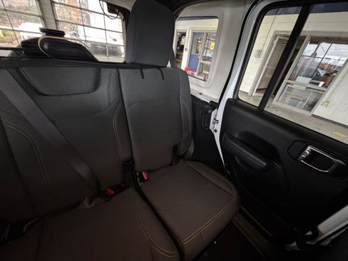 Used 2025 Jeep Wrangler Sport S image 36