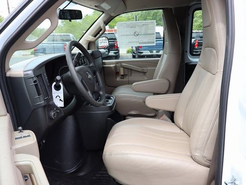 New 2025 Chevrolet Express 3500 w/ Chrome Appearance Package RWD image 15
