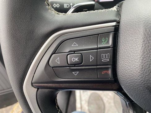 Used 2023 Jeep Grand Cherokee Laredo AWD/4WD image 16