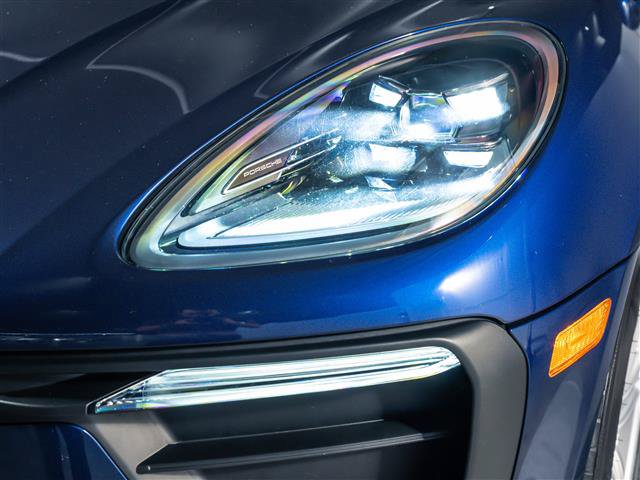 Used 2026 Porsche Macan AWD/4WD image 12