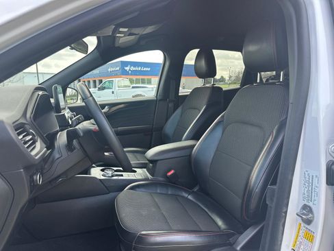 Certified 2023 Ford Escape ST-Line w/ Cold Weather Package FWD image 6