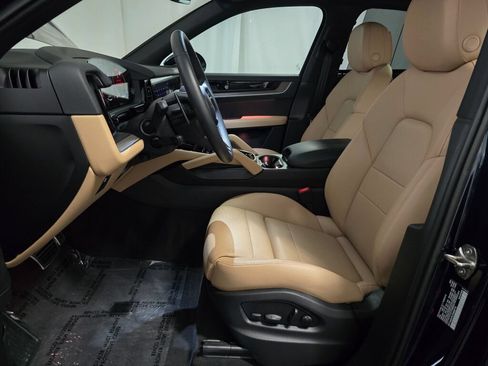 Certified 2026 Porsche Cayenne AWD/4WD image 14