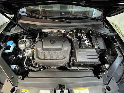 Used 2023 Volkswagen Tiguan SE AWD/4WD image 31