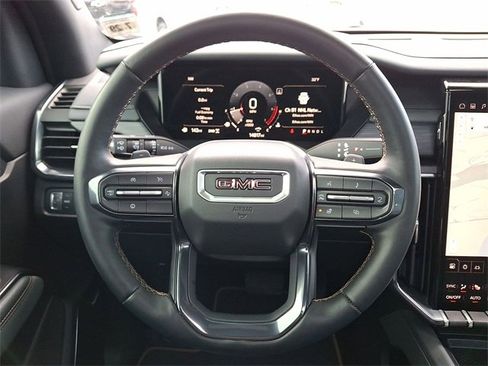 Used 2024 GMC Acadia AT4 w/ Luxury Package image 11