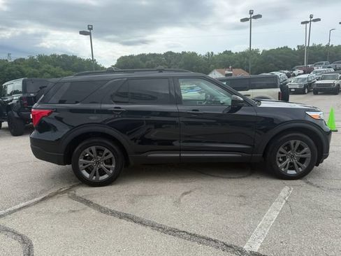 Used 2023 Ford Explorer XLT w/ Equipment Group 202A AWD/4WD image 8