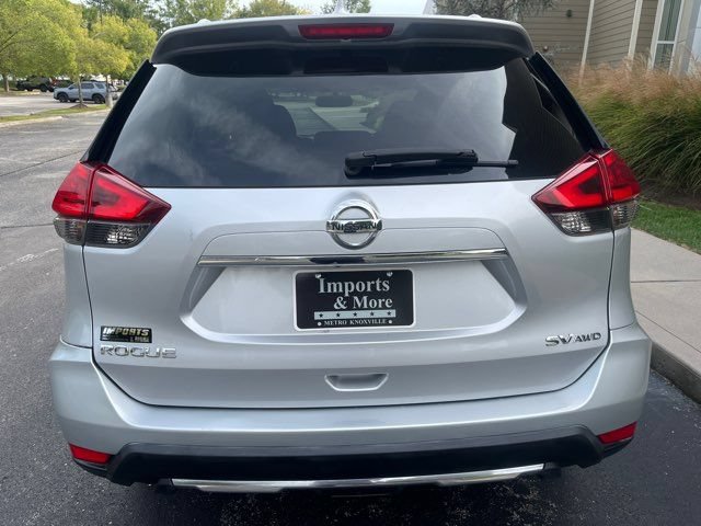 Used 2017 Nissan Rogue SV AWD/4WD image 14