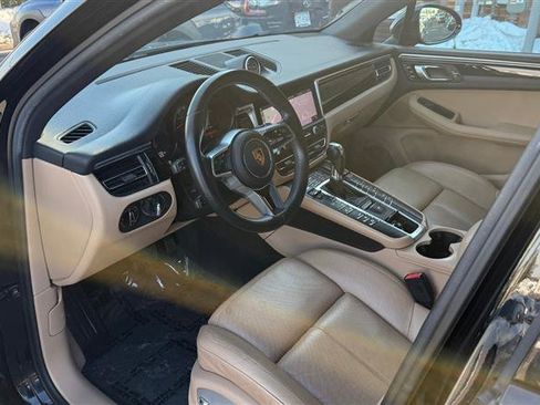 Used 2020 Porsche Macan w/ Premium Package Plus image 33