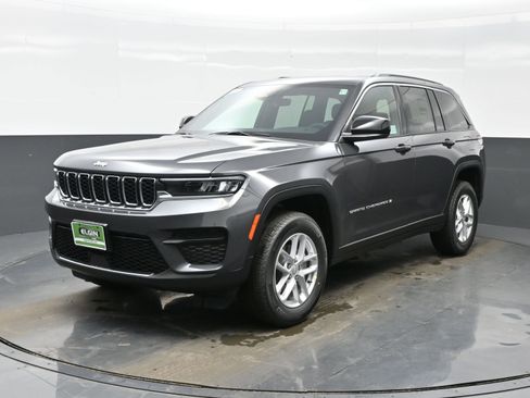 New 2026 Jeep Grand Cherokee Laredo image 2