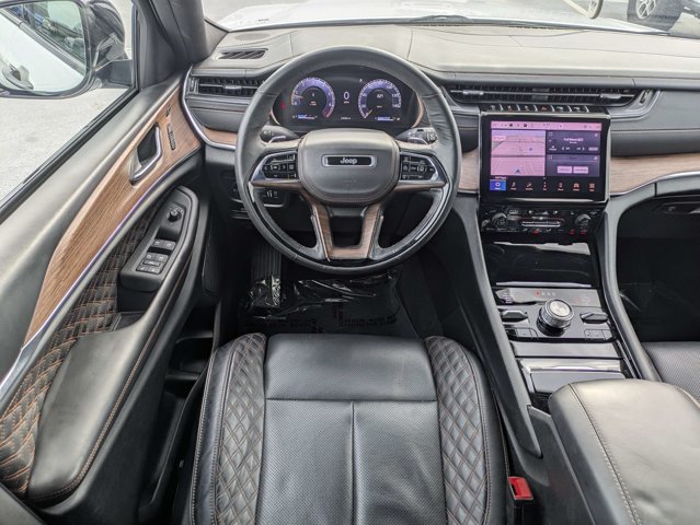 Certified 2025 Jeep Grand Cherokee Summit w/ Obsidian Package AWD/4WD image 17