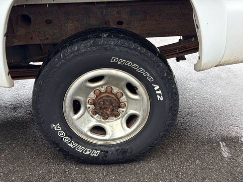 Used 2006 Chevrolet Silverado 2500 LT w/ Skid Plate Package AWD/4WD image 13