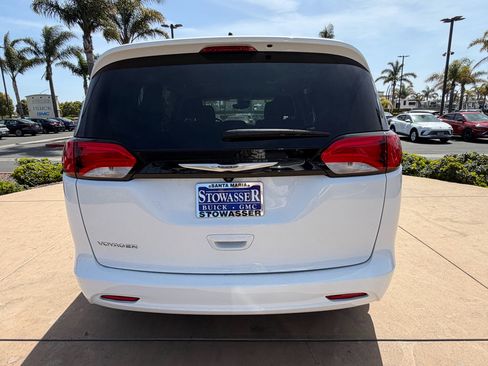 Used 2023 Chrysler Voyager LX FWD image 5