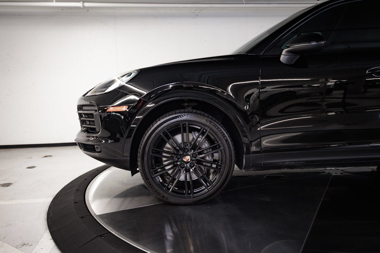 Certified 2023 Porsche Cayenne Platinum Edition AWD/4WD image 11