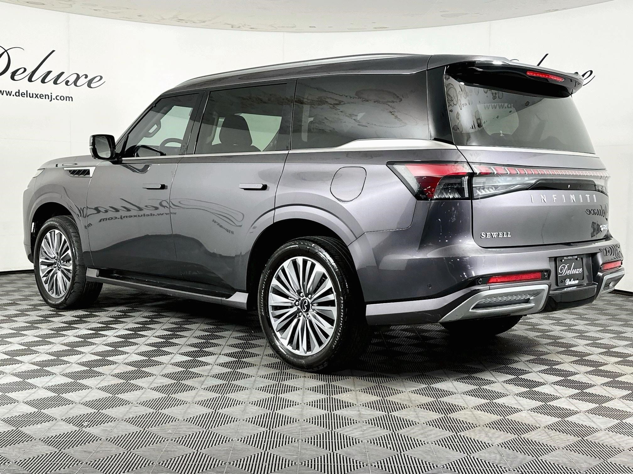 Used 2025 INFINITI QX80 Luxe AWD/4WD image 4