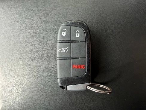 Used 2020 Jeep Grand Cherokee Laredo AWD/4WD image 26