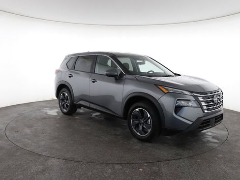 Used 2025 Nissan Rogue SV image 2