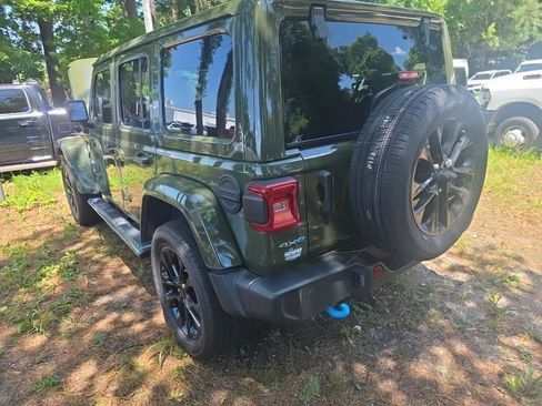 Used 2023 Jeep Wrangler Unlimited Sahara w/ Cold Weather Group AWD/4WD image 8