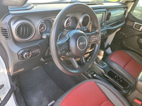 Used 2021 Jeep Gladiator Sport image 3