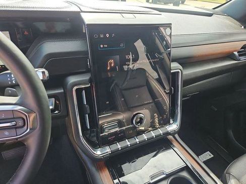 Used 2025 GMC Yukon Denali AWD/4WD image 11