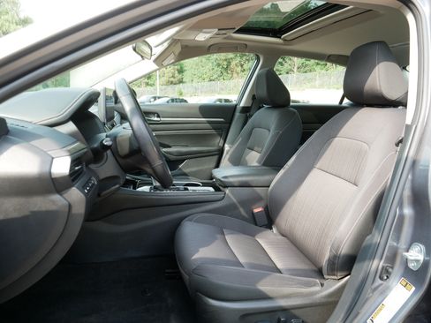 Certified 2023 Nissan Altima 2.5 SV w/ SV Premium Package AWD/4WD image 34