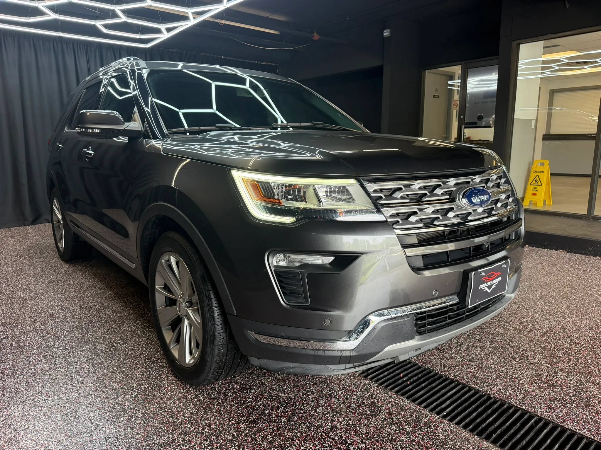 Used 2019 Ford Explorer Limited w/ Class III Trailer Tow Package FWD image 11