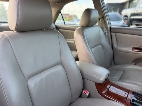 Used 2005 Toyota Camry LE FWD image 11