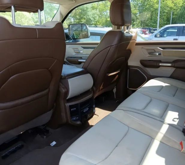 Used 2019 RAM 1500 Laramie AWD/4WD image 2