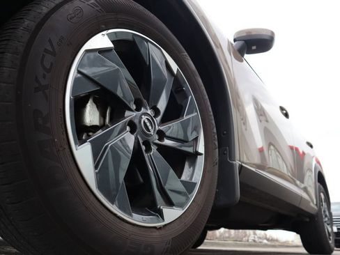 Certified 2025 Nissan Rogue SV AWD/4WD image 11