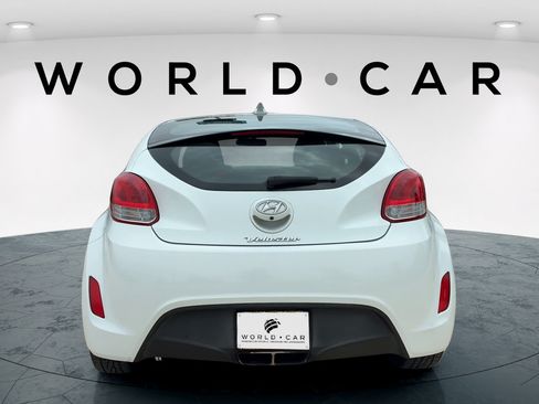 Used 2016 Hyundai Veloster FWD image 13