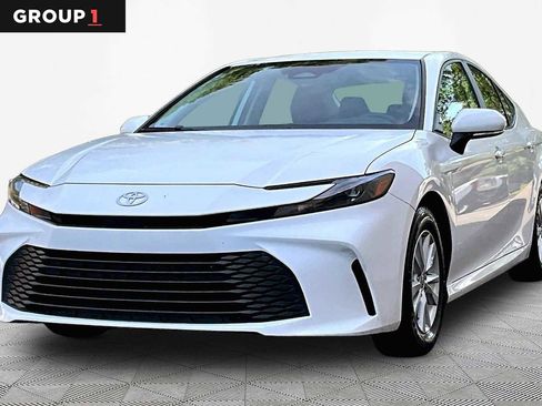 Used 2025 Toyota Camry LE w/ Convenience Package FWD image 1