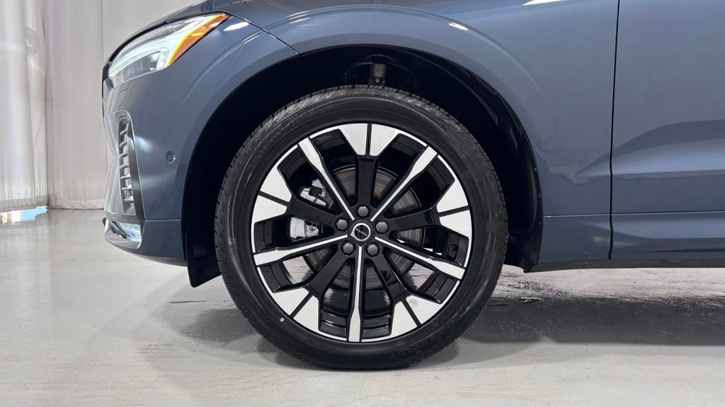 Certified 2026 Volvo XC60 B5 Plus AWD/4WD image 30