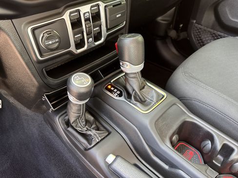 Used 2021 Jeep Gladiator Overland AWD/4WD image 30