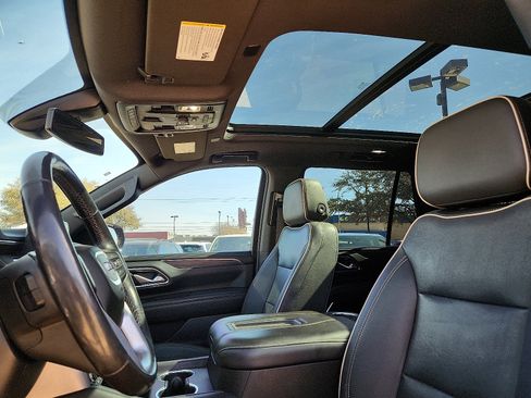 Used 2022 GMC Yukon SLT w/ SLT Premium Package image 15