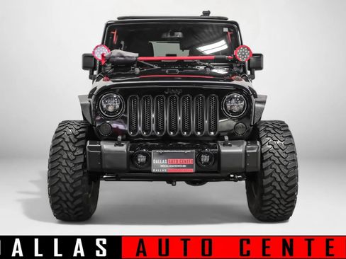 Used 2014 Jeep Wrangler Unlimited Sahara image 2