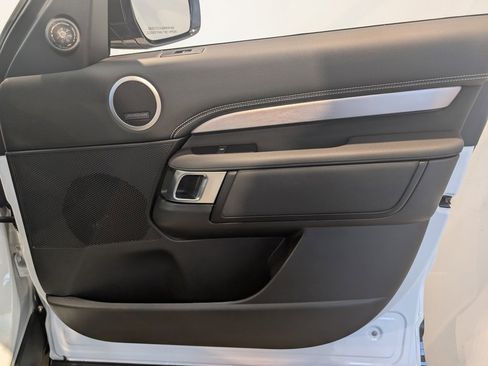 Used 2024 Land Rover Discovery Dynamic SE image 33