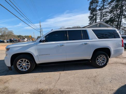 Used 2016 Chevrolet Suburban LT image 3