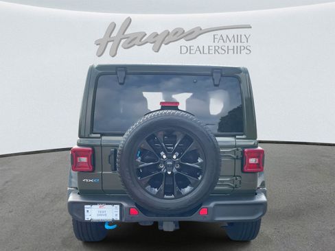 Used 2022 Jeep Wrangler Unlimited Sahara w/ Cold Weather Group image 34